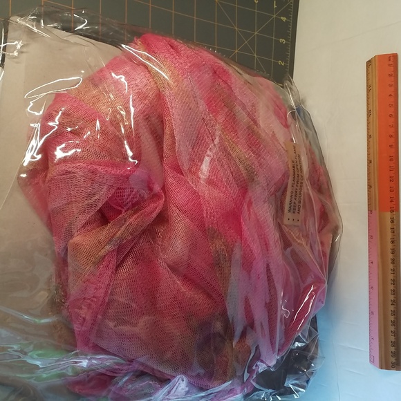 BED CANOPY NEW NWT Pink Monkey Netting - Picture 3 of 4